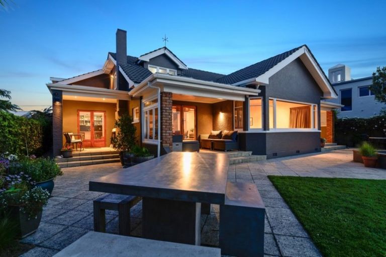 Photo of property in 25 Willow Avenue, Hannahs Bay, Rotorua, 3010