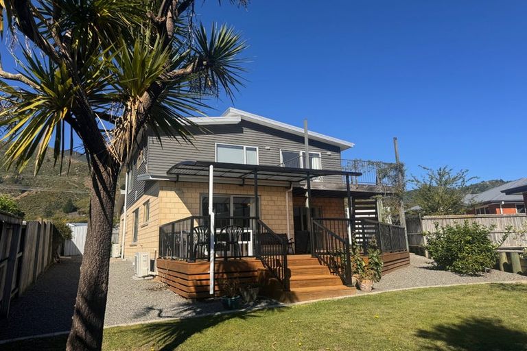 Photo of property in 255 Waikawa Road, Waikawa, Picton, 7220