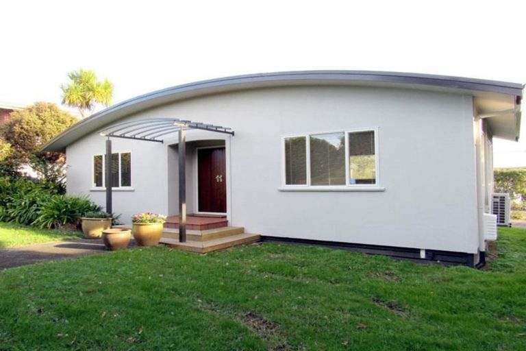 Photo of property in 1070 Beach Road, Torbay, Auckland, 0630