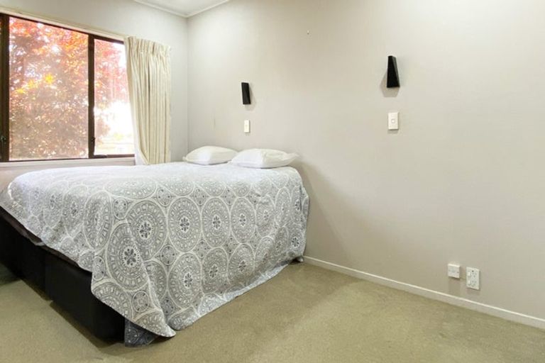Photo of property in 33 Dianne Louise Drive, Half Moon Bay, Auckland, 2012