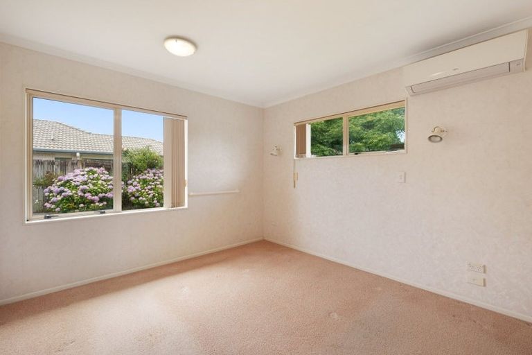 Photo of property in 10 The Gardens Drive, Papamoa Beach, Papamoa, 3118