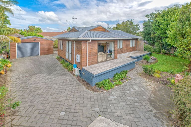 Photo of property in 2/14 Saint Annes Crescent, Wattle Downs, Auckland, 2103