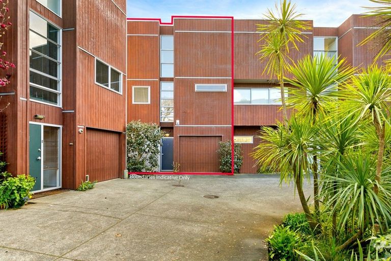 Photo of property in 76h Edmonton Road, Henderson, Auckland, 0612
