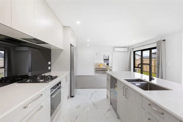 Photo of property in 23 Clonbunny Close, Rolleston, 7614