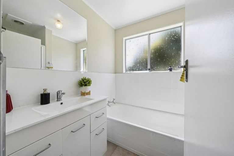 Photo of property in 15 Westhaven Drive, Tawa, Wellington, 5028