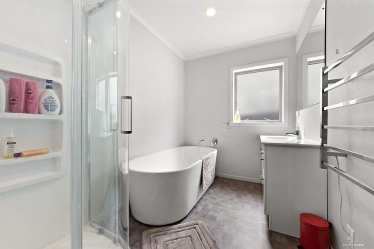 Photo of property in 51a Oreil Avenue, West Harbour, Auckland, 0618