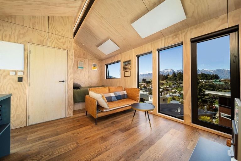 Photo of property in 45 Dart Place, Fernhill, Queenstown, 9300