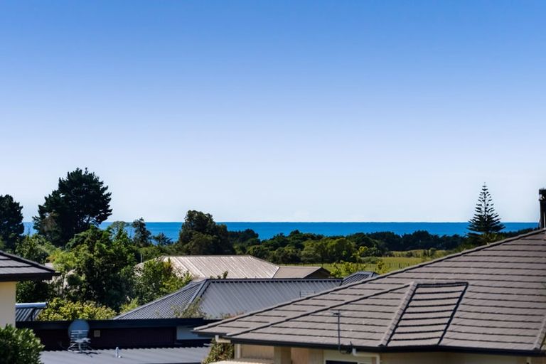 Photo of property in 15 Links Drive, Waiwhakaiho, New Plymouth, 4312