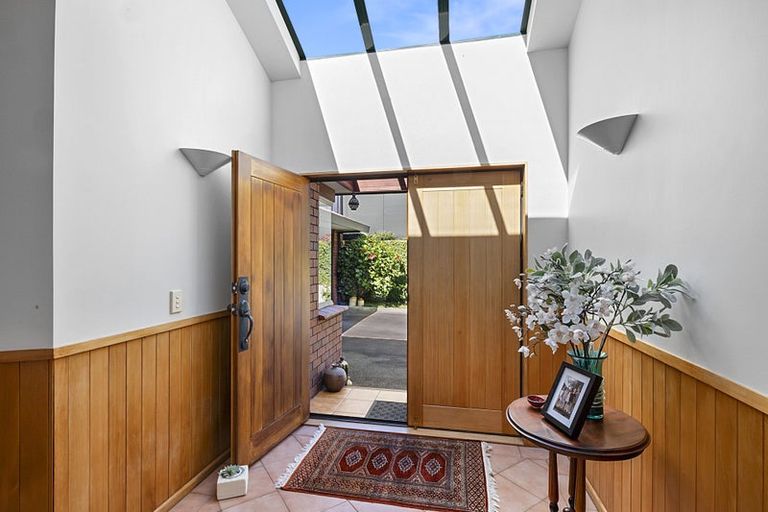 Photo of property in 7b Rimu Street, Strandon, New Plymouth, 4312