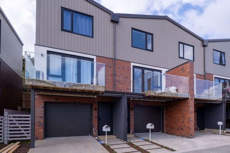 Photo of property in 28 Te Puketoka Lane, Mangere, Auckland, 2022