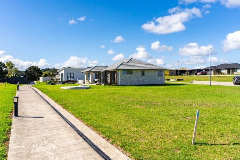 Photo of property in 3 Manaaki Circle, Paparoa, 0571