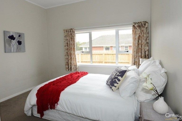 Photo of property in 7 Whites Line West, Woburn, Lower Hutt, 5010