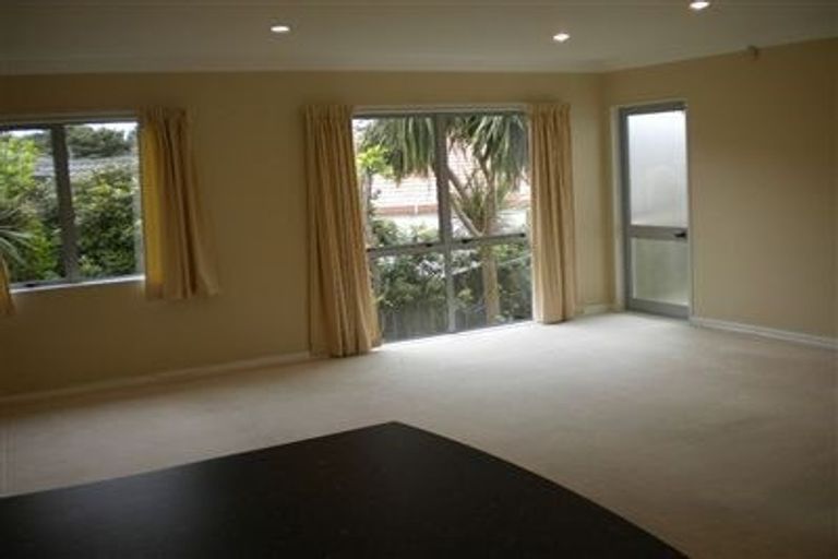 Photo of property in 23 Ian Marwick Place, Birkenhead, Auckland, 0626