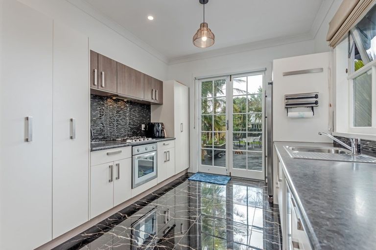 Photo of property in 37 Burns Avenue, Takaro, Palmerston North, 4412