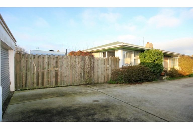 Photo of property in 2/83 Roberta Drive, Somerfield, Christchurch, 8024