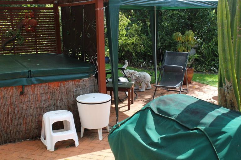 Photo of property in 14 Waimoko Glen, Swanson, Auckland, 0612