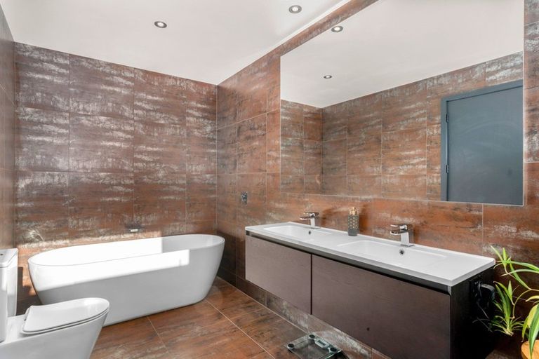 Photo of property in 10 Glenelg Lane, Jacks Point, 9371