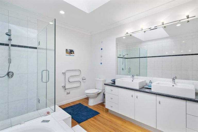 Photo of property in 23 Shelly Beach Parade, Cockle Bay, Auckland, 2014