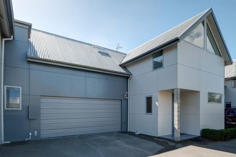 Photo of property in 2/1010 Colombo Street, St Albans, Christchurch, 8014