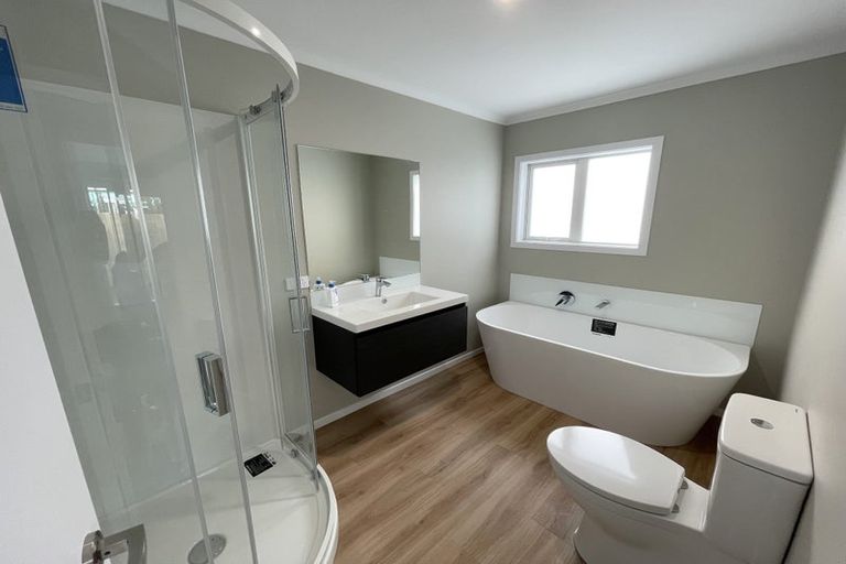 Photo of property in 2 Rotoiti Place, Paraparaumu, 5032