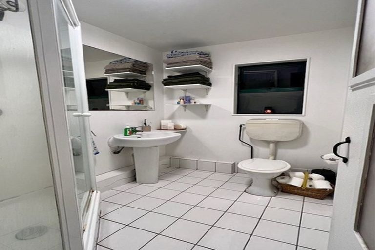 Photo of property in 2/4 Wynyard Road, Mount Eden, Auckland, 1024