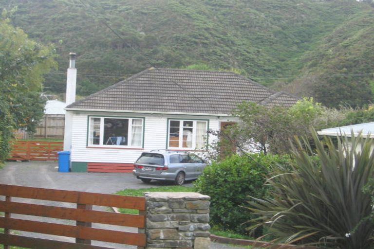 Photo of property in 81 Hine Road, Wainuiomata, Lower Hutt, 5014