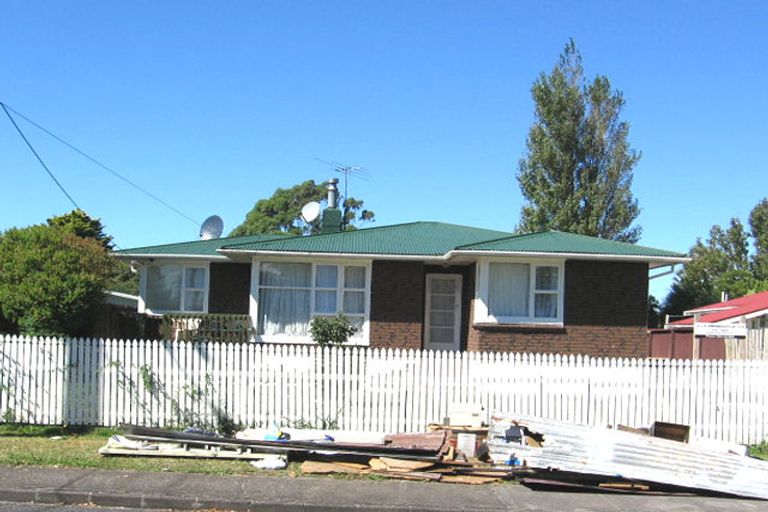 Photo of property in 90 Cobham Crescent, Kelston, Auckland, 0602