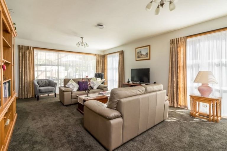 Photo of property in 424 Memorial Avenue, Burnside, Christchurch, 8053