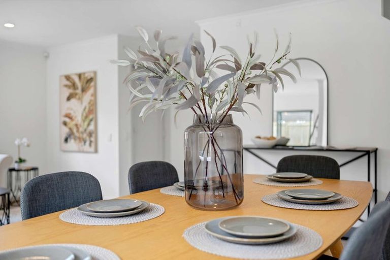 Photo of property in 2/202 Botany Road, Botany Downs, Auckland, 2010