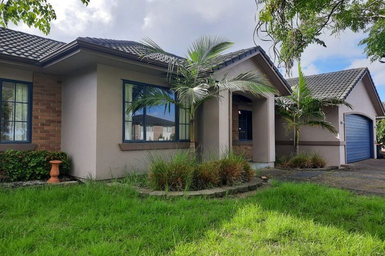 Photo of property in 4 Middlefield Drive, East Tamaki Heights, Auckland, 2016