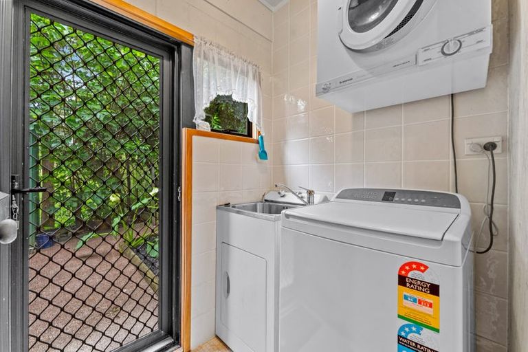 Photo of property in 1/12 Greenvalley Rise, Glenfield, Auckland, 0629