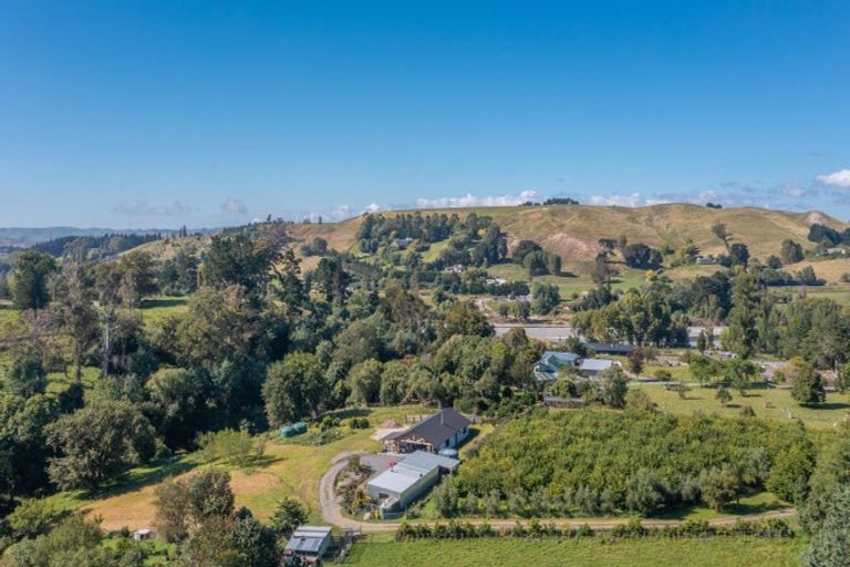 Photo of property in 28 Cemetery Road, Waipawa, 4273