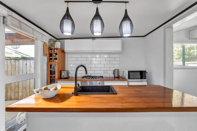 Photo of property in 40 Queens Road, Glen Avon, New Plymouth, 4312