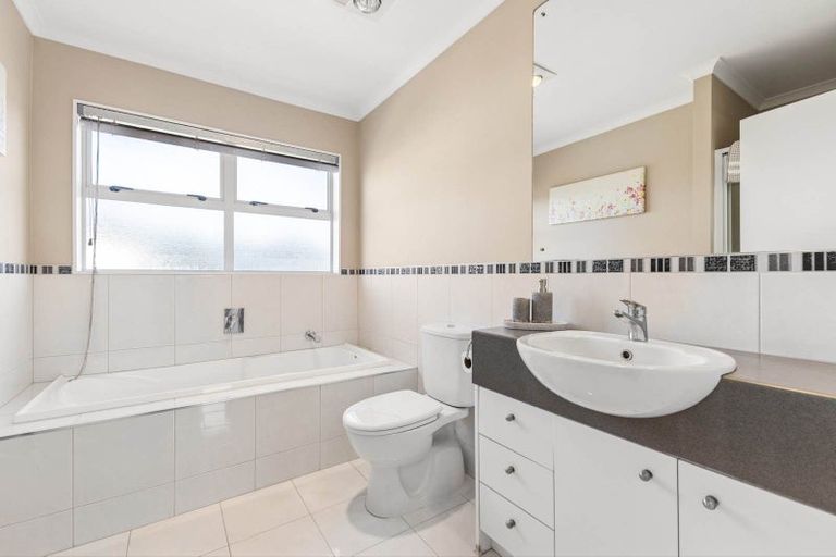 Photo of property in 39 Stranraer Crescent, Wattle Downs, Auckland, 2103