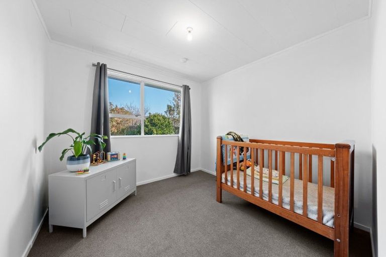 Photo of property in 3 Airedale Place, Waitara, 4320