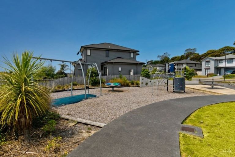 Photo of property in 88 Mackay Drive, Greenhithe, Auckland, 0632