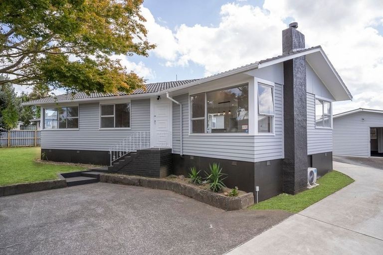 Photo of property in 10 Benmore Place, Manurewa, Auckland, 2102