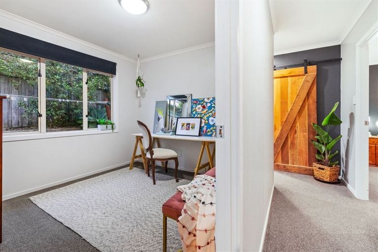 Photo of property in 15 Cinnabar Place, Westgate, Auckland, 0614