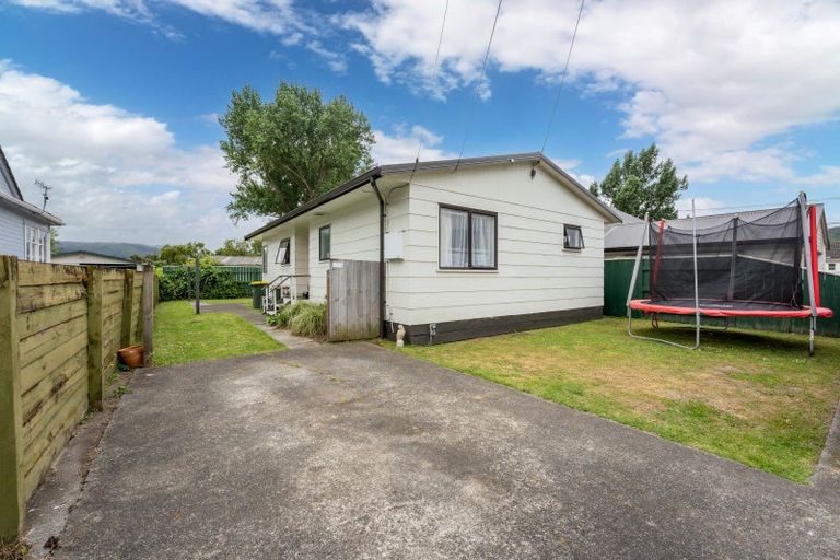 Photo of property in 19 Hill Grove, Naenae, Lower Hutt, 5011
