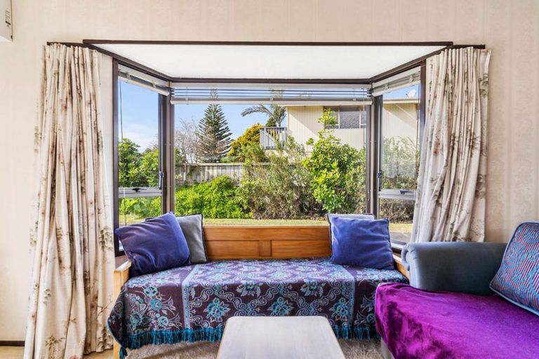 Photo of property in 30 Gibbons Road, Weymouth, Auckland, 2103