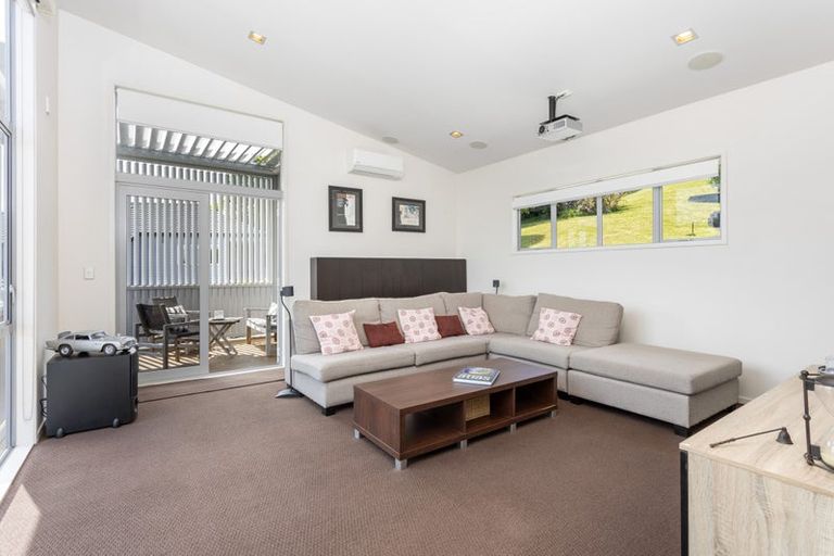 Photo of property in 92 Pemberton Avenue, Bayview, Auckland, 0629