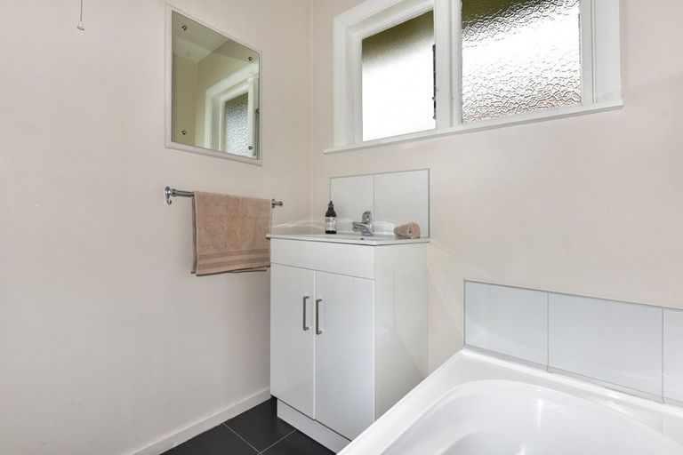 Photo of property in 34 Tabart Street, Woolston, Christchurch, 8023