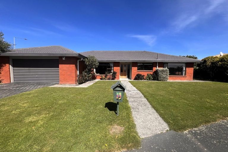 Photo of property in 15 Sheraton Place, Redwood, Christchurch, 8051