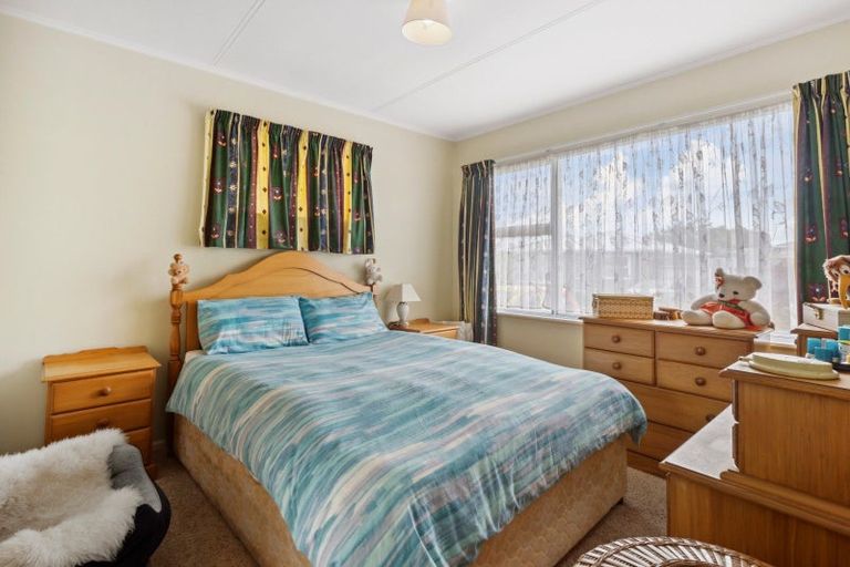 Photo of property in 12 Linley Place, Levin, 5510