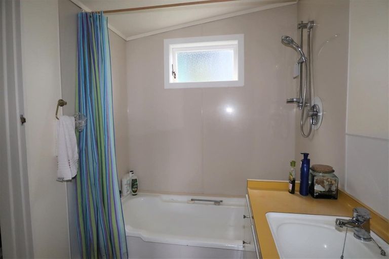 Photo of property in 53 Sea View Road, Baylys Beach, Dargaville, 0377