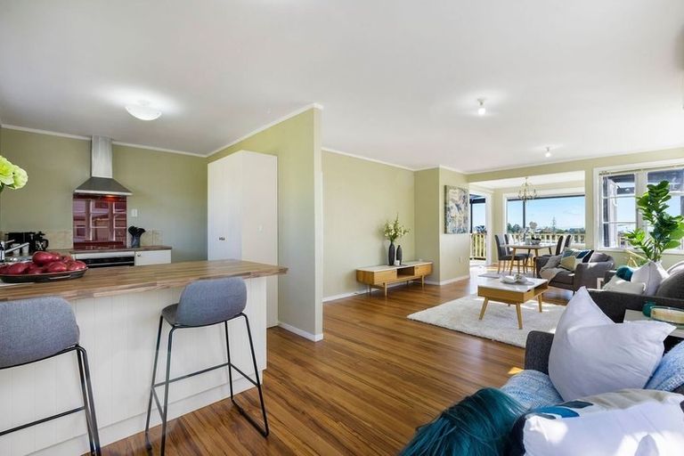 Photo of property in 52 Brightside Road, Stanmore Bay, Whangaparaoa, 0932