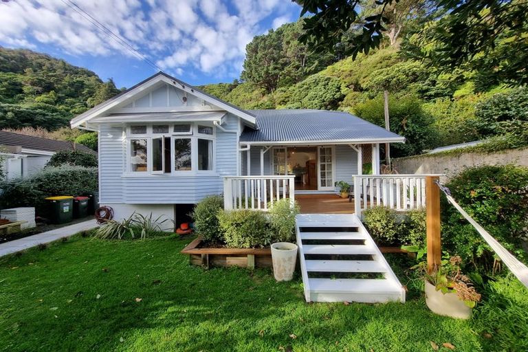 Photo of property in 265 Muritai Road, Eastbourne, Lower Hutt, 5013