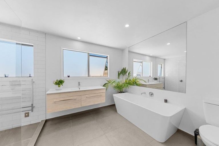 Photo of property in 12a Sycamore Grove, Lower Vogeltown, New Plymouth, 4310