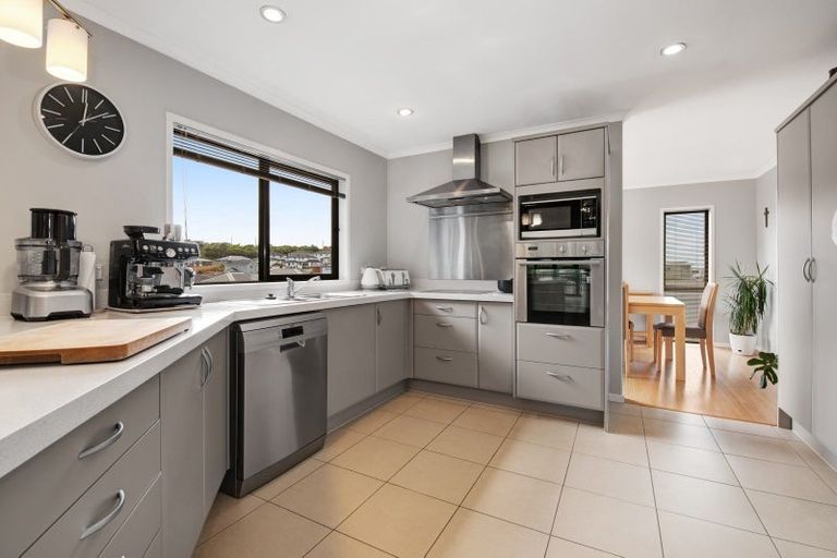 Photo of property in 30 Bayview Park Lane, Orewa, 0931