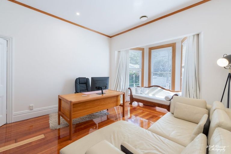 Photo of property in 37 Grant Road, Thorndon, Wellington, 6011